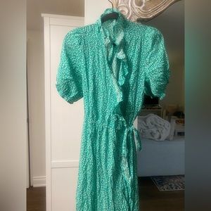 Old navy. Spring wrap dress. Size M.